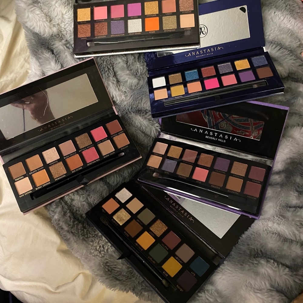 Brand new eyeshadow pallets
